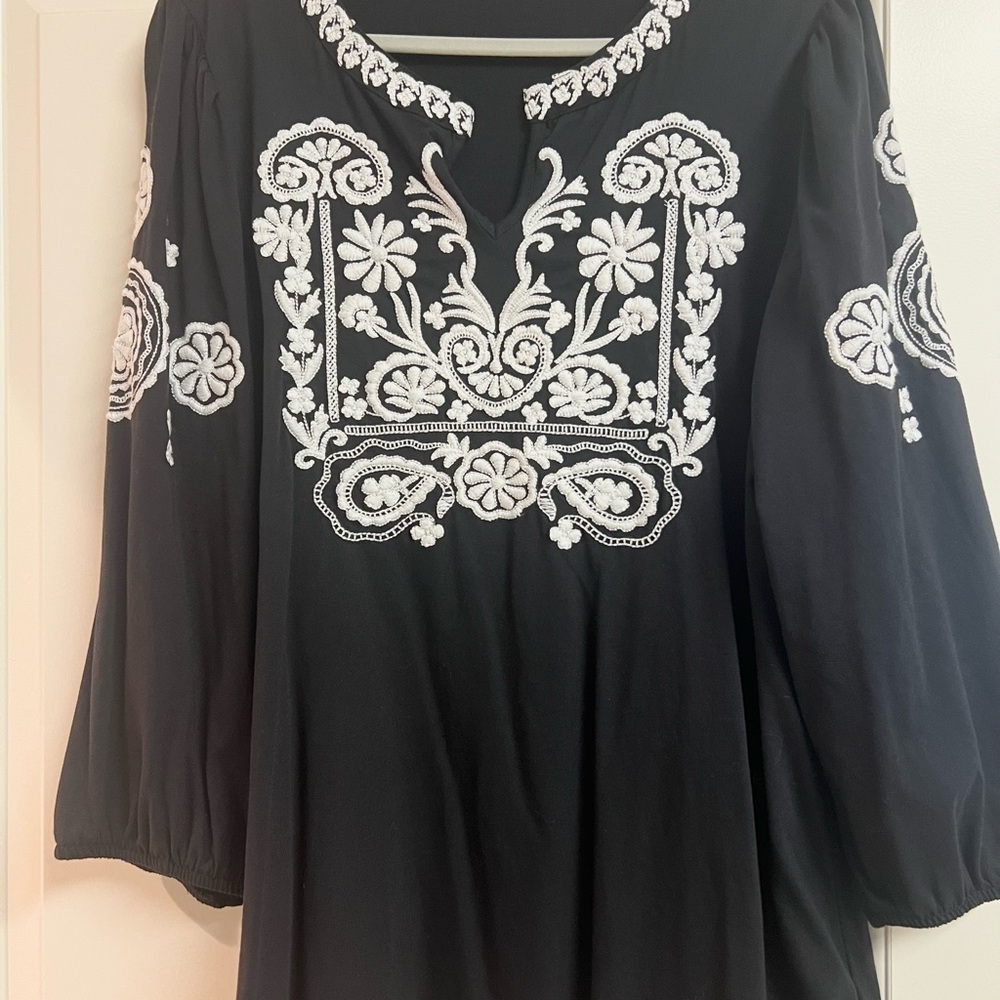 Soft Surroundings Black Blouse with White Floral Embroidery Like New Black